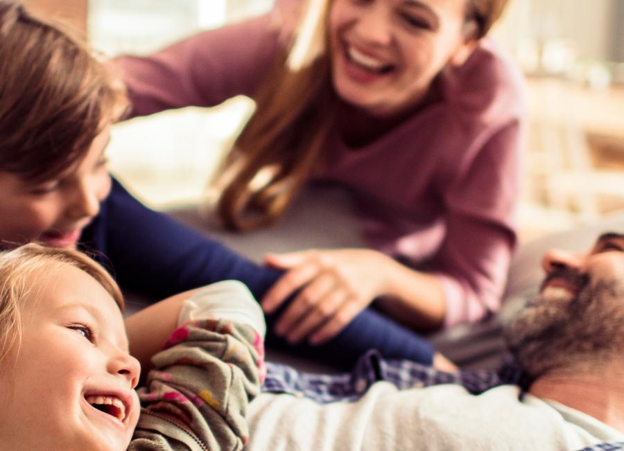 Photo d'une famille évoquant le confort énergétique 
