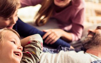 Photo d'une famille évoquant le confort énergétique 
